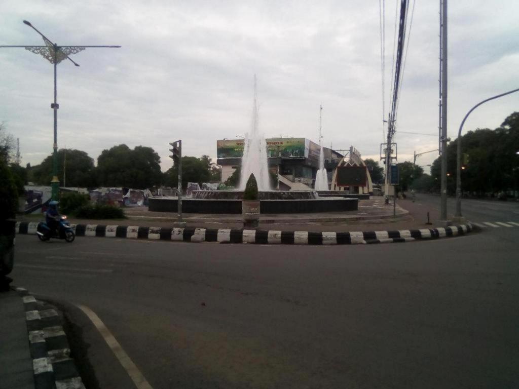 Graha Hotel Sragen Kültér fotó