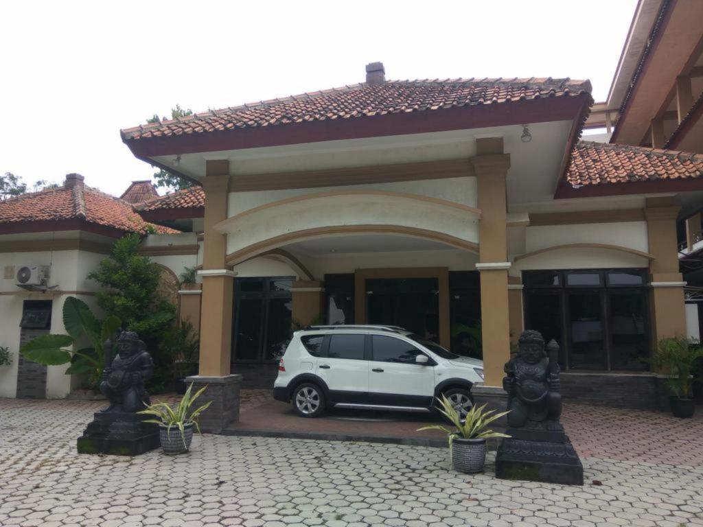Graha Hotel Sragen Kültér fotó