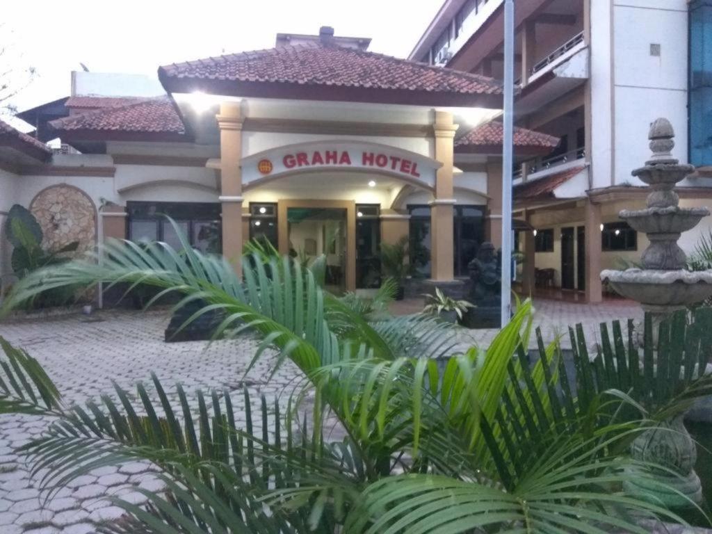 Graha Hotel Sragen Kültér fotó