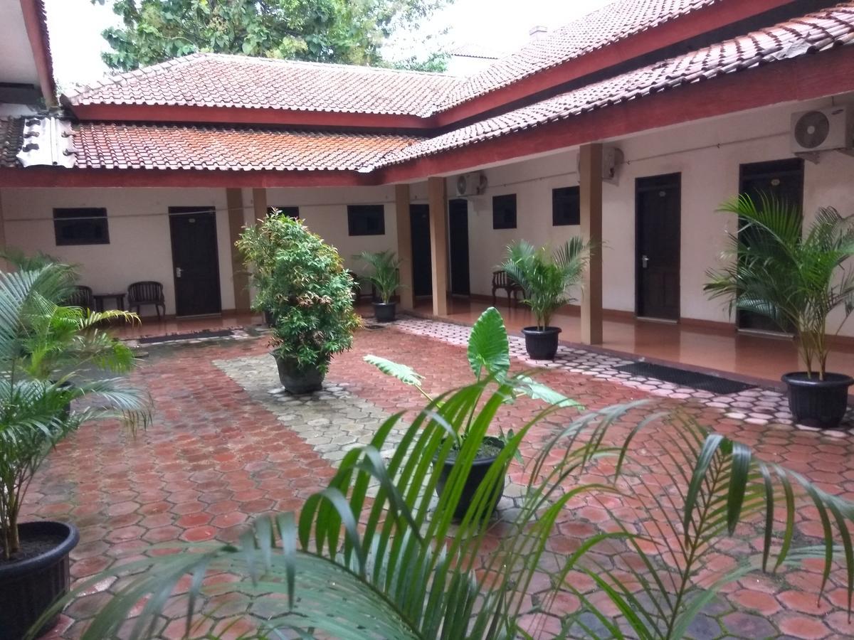 Graha Hotel Sragen Kültér fotó