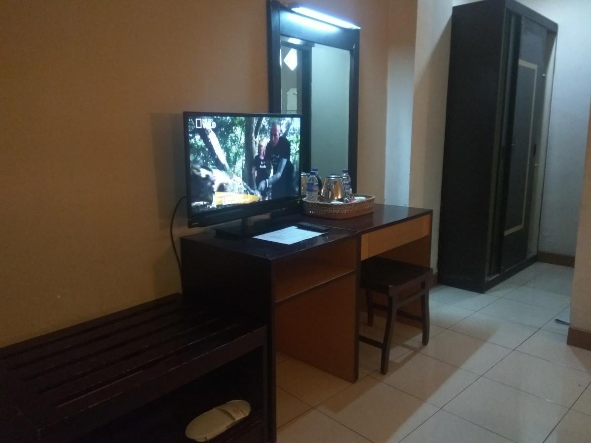 Graha Hotel Sragen Kültér fotó