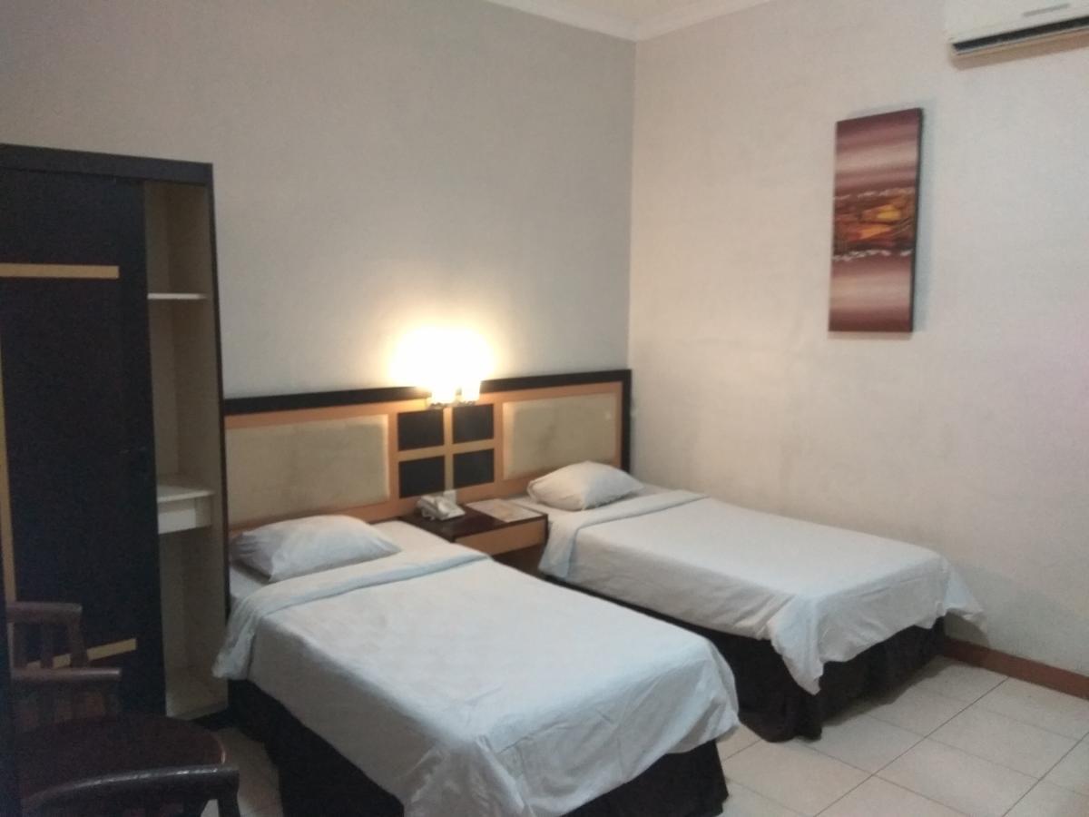 Graha Hotel Sragen Kültér fotó
